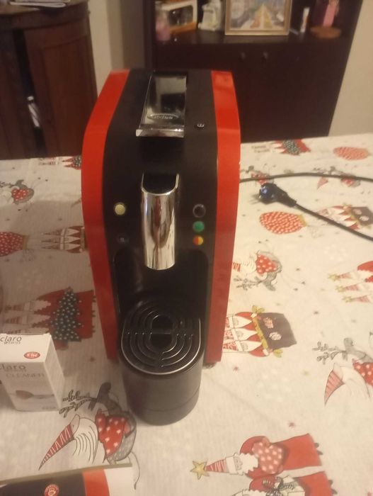 á venda:
maquina de chá e café da marca TEALOUNGE.