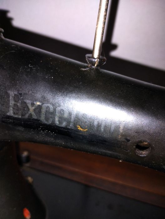 Máquina de costura antiga+ de 50anos funcional