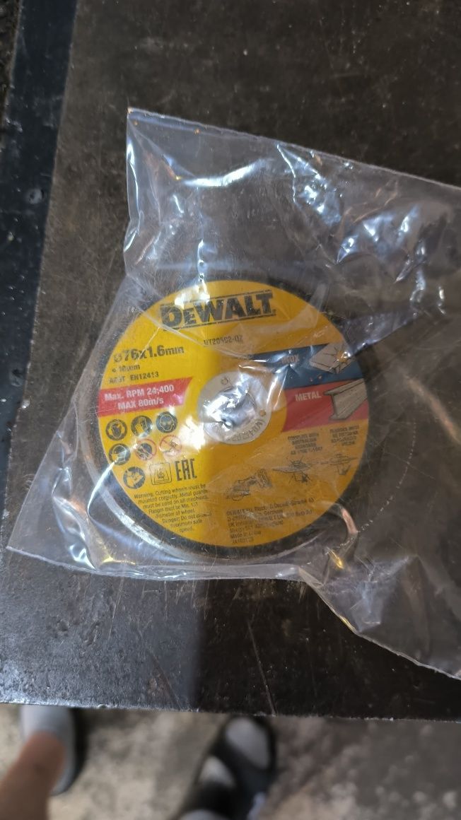 Piła tarczowa DeWalt DCS 438N