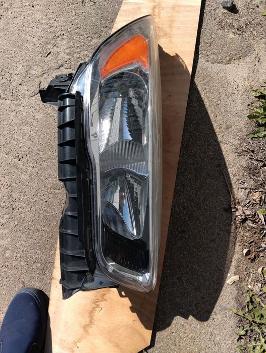 Фара нова права Форд ескейп ,куга 2018 11000