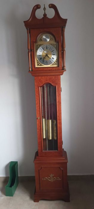 Relógio de pé alto da Artime (Sector Group)