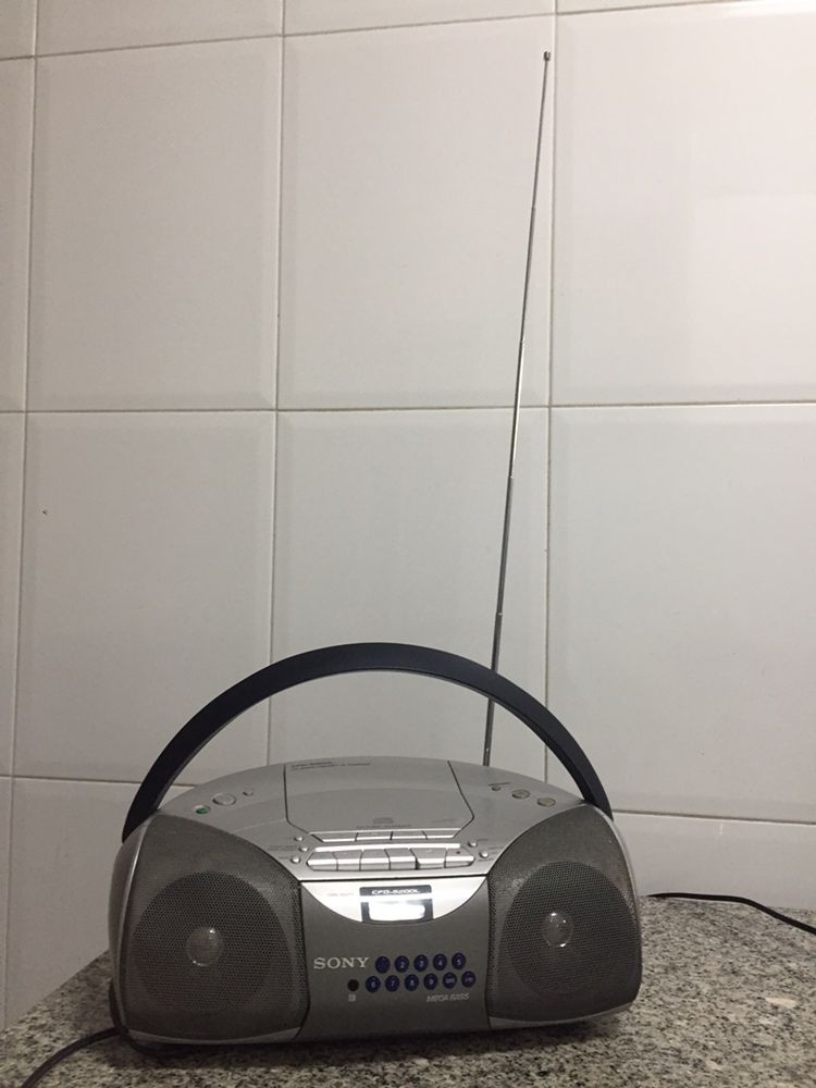 25€ Vendo rádio gravador SONY