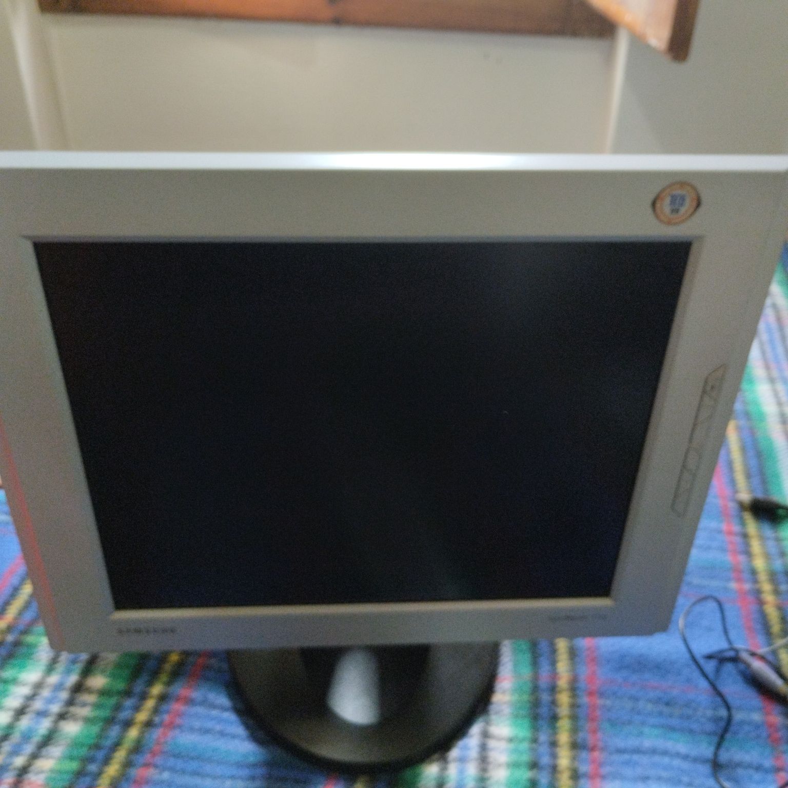 Monitor prateado de 17' Samsung