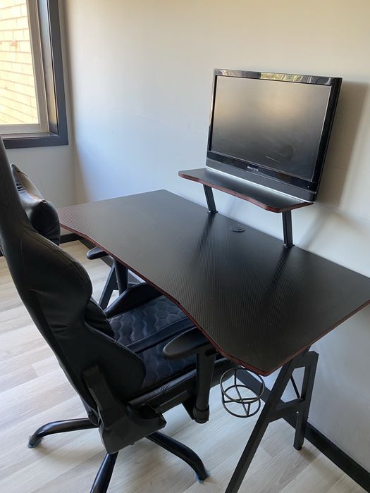 Mesa e cadeira gaming