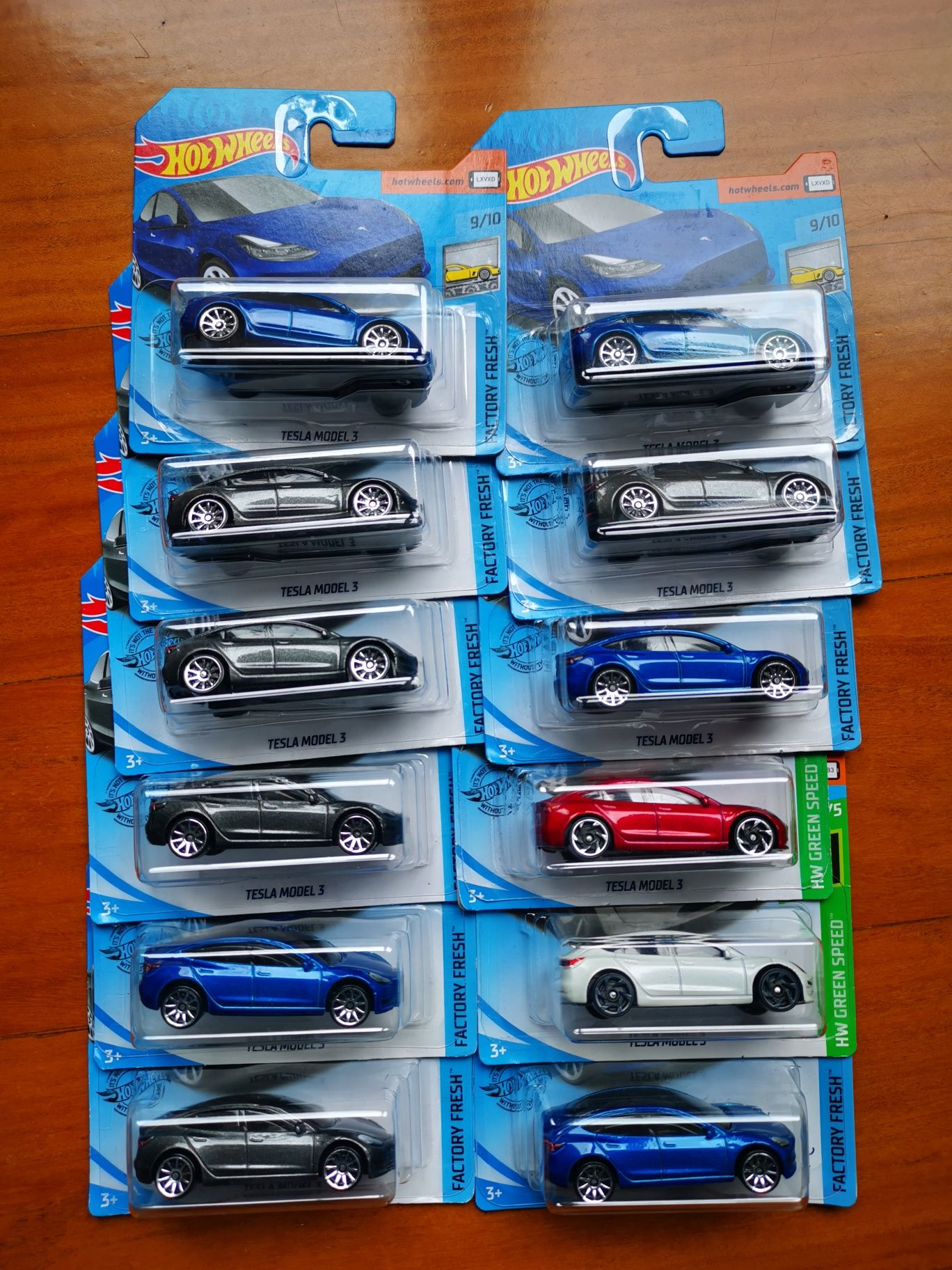 Tesla roadster hotwheels com portes incluídos