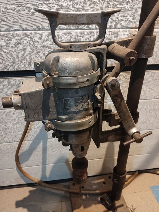 Niemiecka wiertarka stołowa