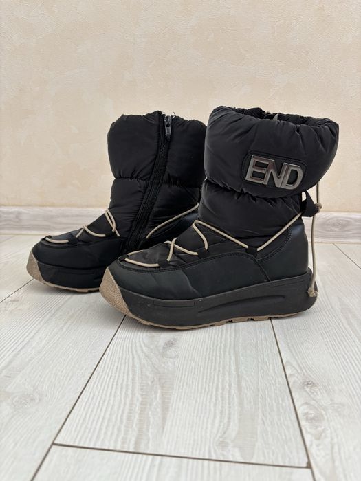 Продам зимові чоботи сапоги взуття черевики дутики дівчинка 35 р