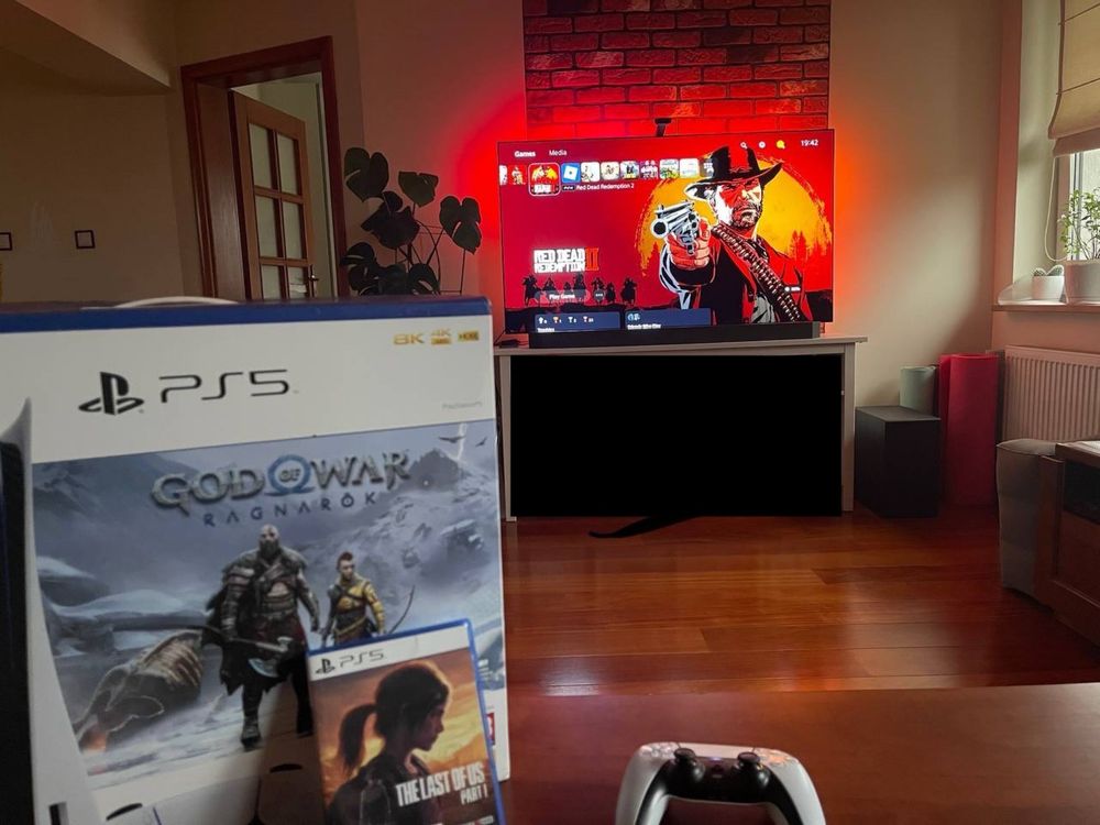 Konsola Sony PlayStation 5 + gra The Last of Us Part I