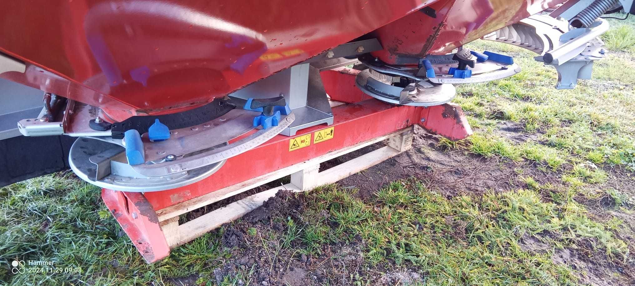 Rozsiewacz nawozu KUHN Axis 20.1 12-18m 2012r. 2000L amazone sulky