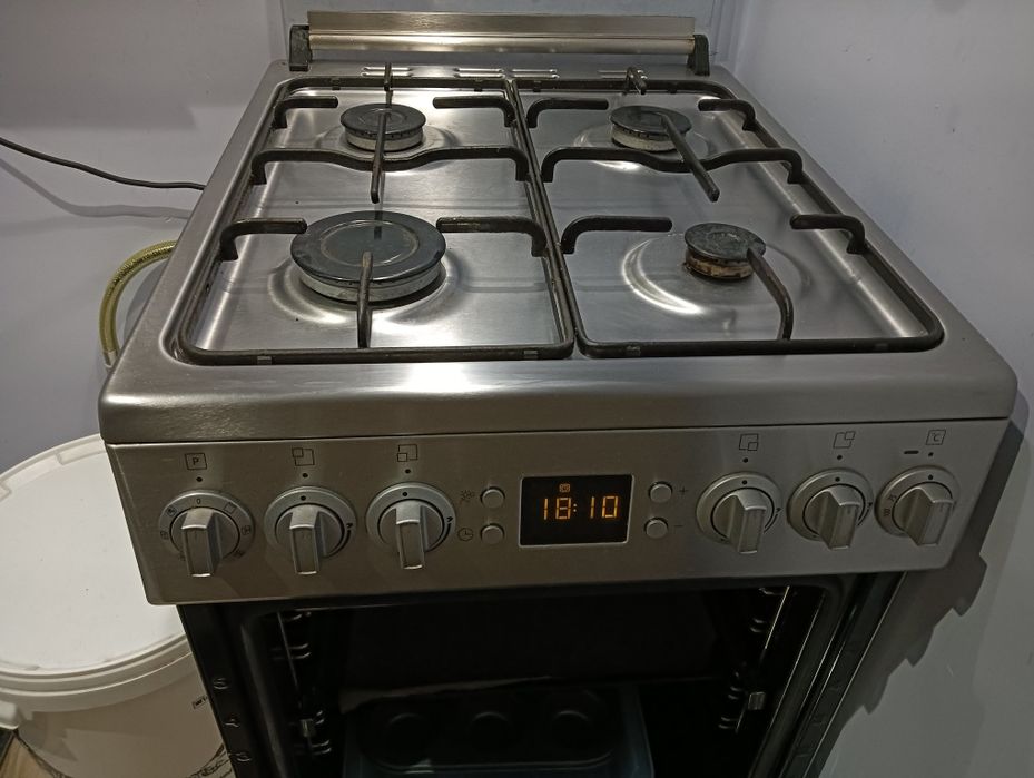 Kuchnia BEKO, gazowa z piekarnikiem elektrycznym, INOX. 50cm.