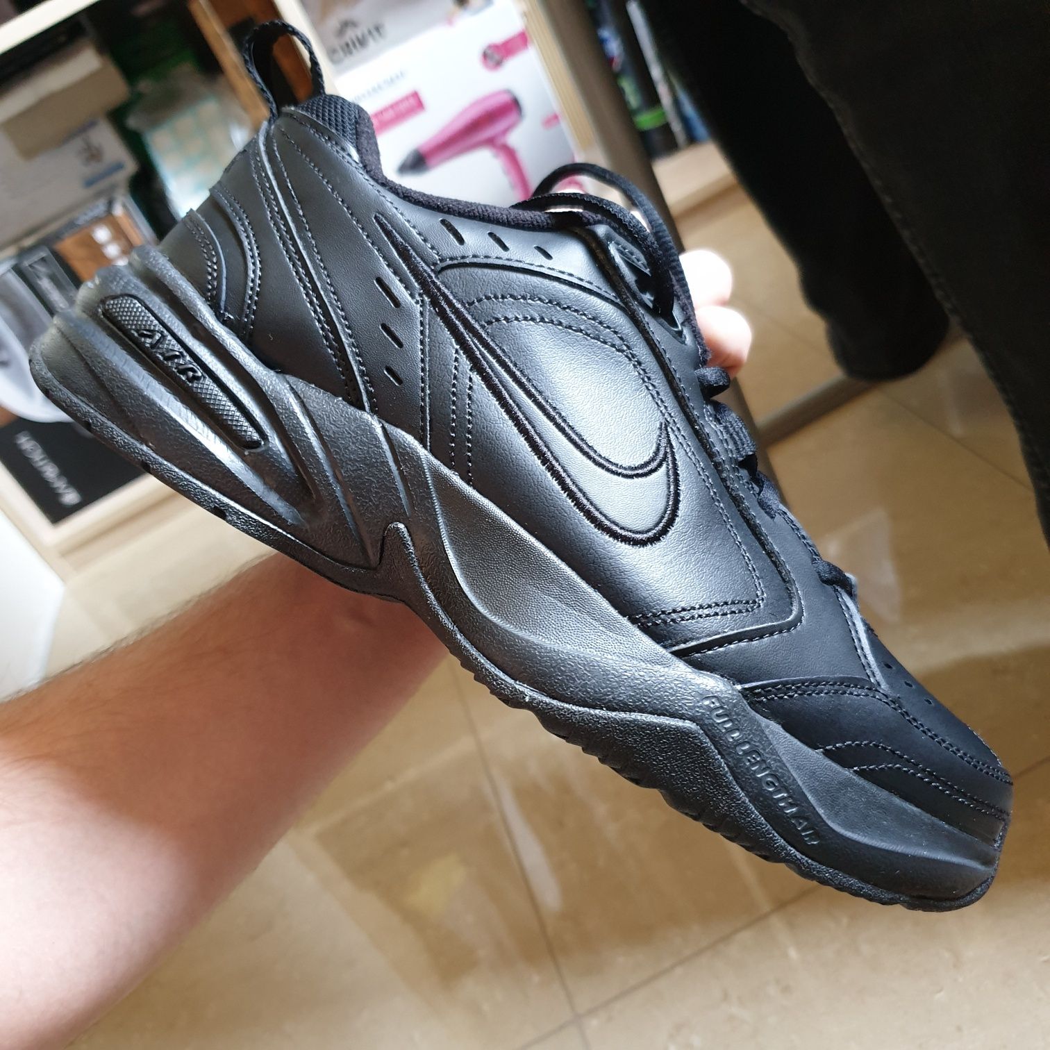 Nowe buty Nike Performance AIR MONARCH IV kupione w Zalando 41 = 26cm