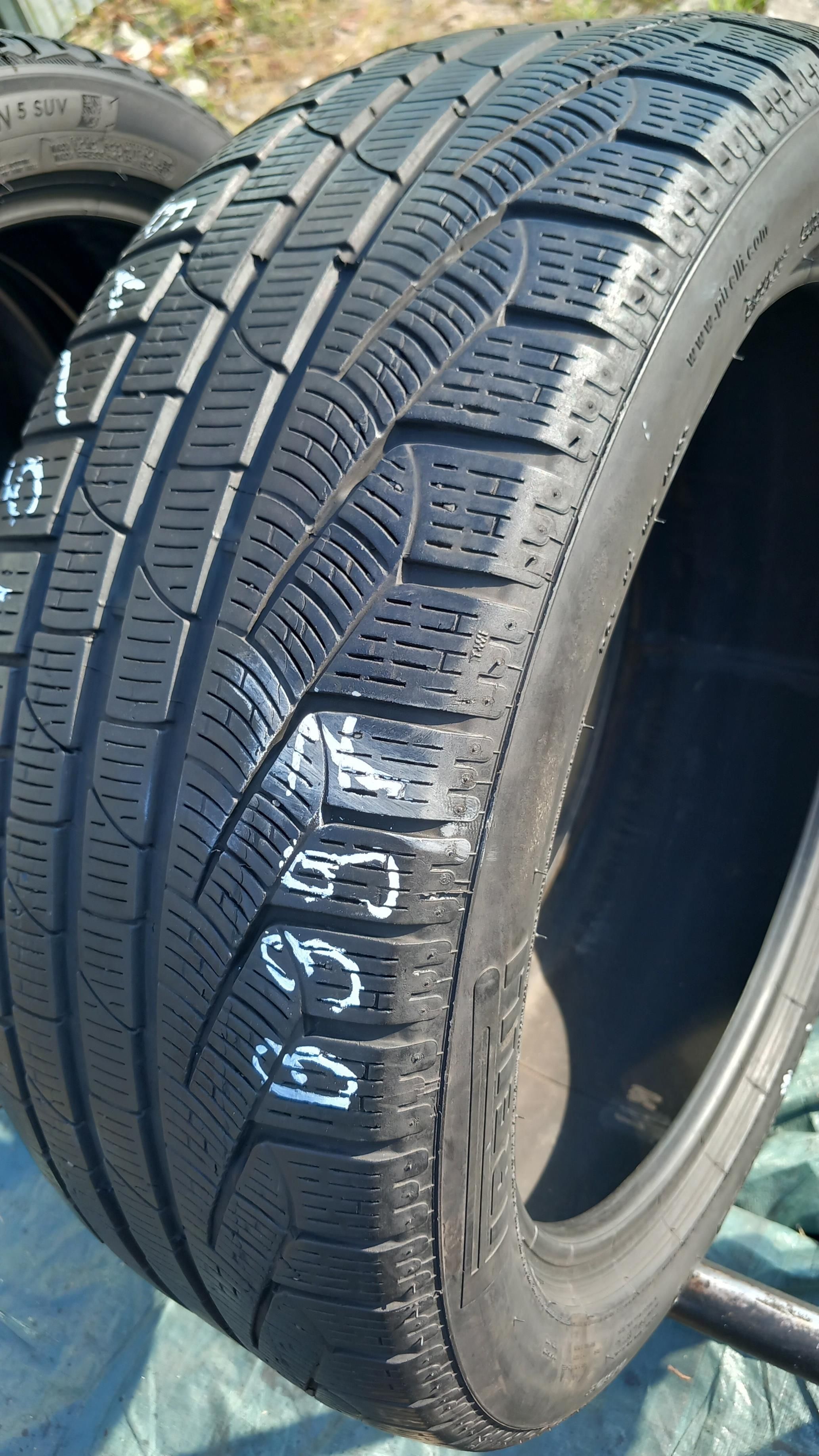 245/45/19 Pirelli SottoZero Winter 240 Serie 2 RSC H:BMW 102V