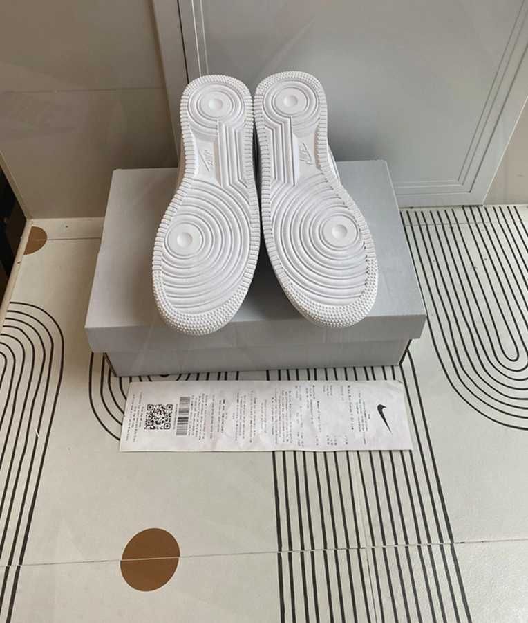 Damskie tenisówki Nike Air Force 1 '07 w rozmiarze 40