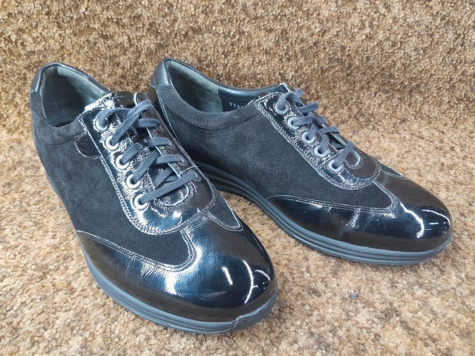 Кросівки  шкіряні , жіночі оригінал Durea 40 розмір.