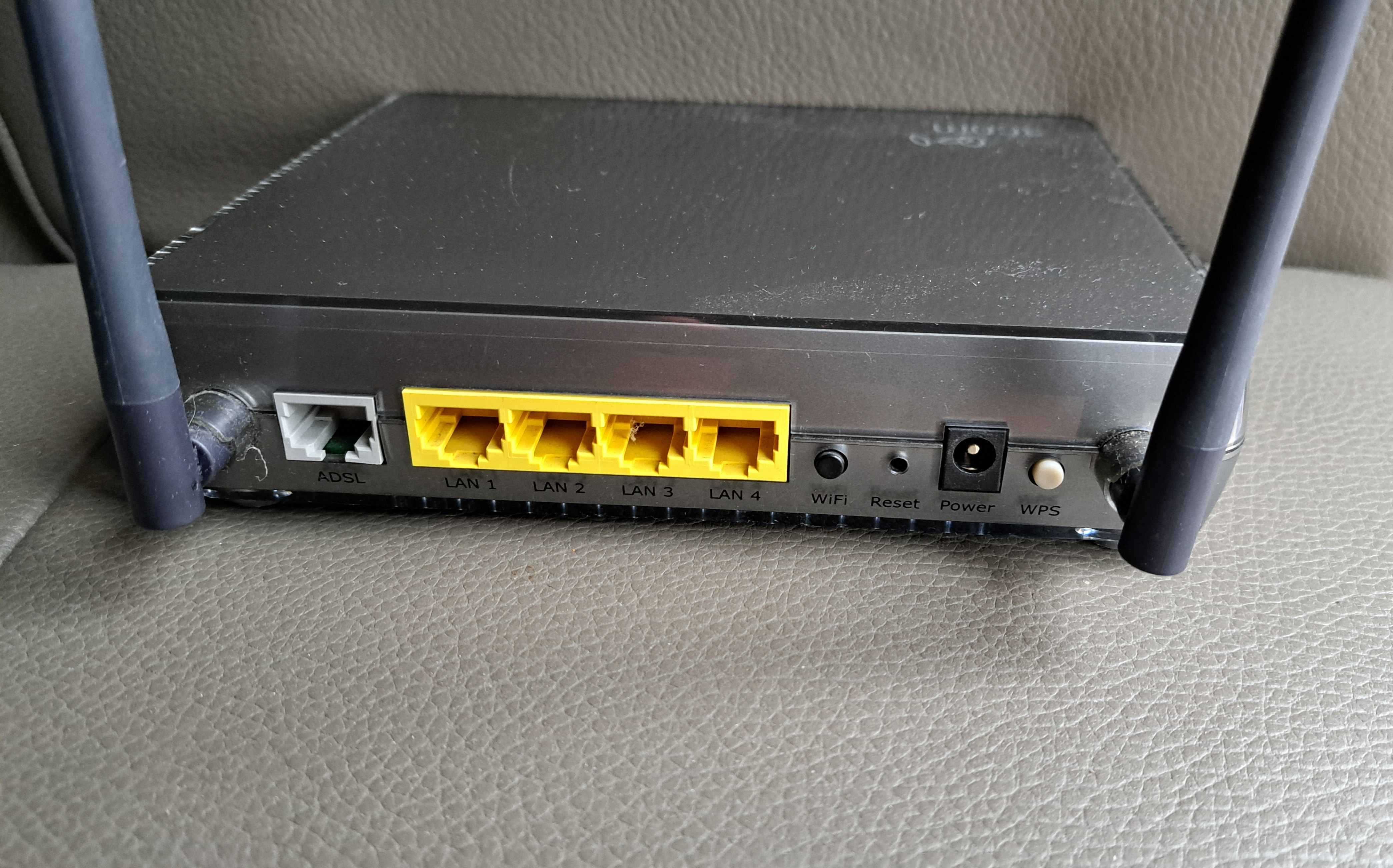 Router 3com DSL do kablówek UPC Vektra itp Podświetlane logo "3com"