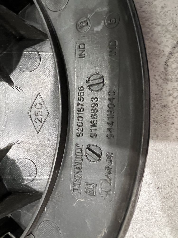 Набір ковпаків на диски R16 Nissan Primastar. Оригінал. 8200187566