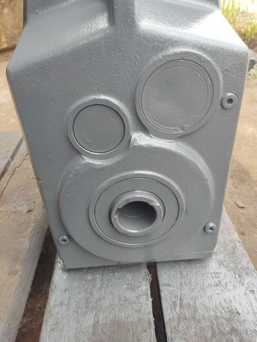 Мотор-редуктор с тормозом на 157 об/мин, 3 кВт, новый Германия