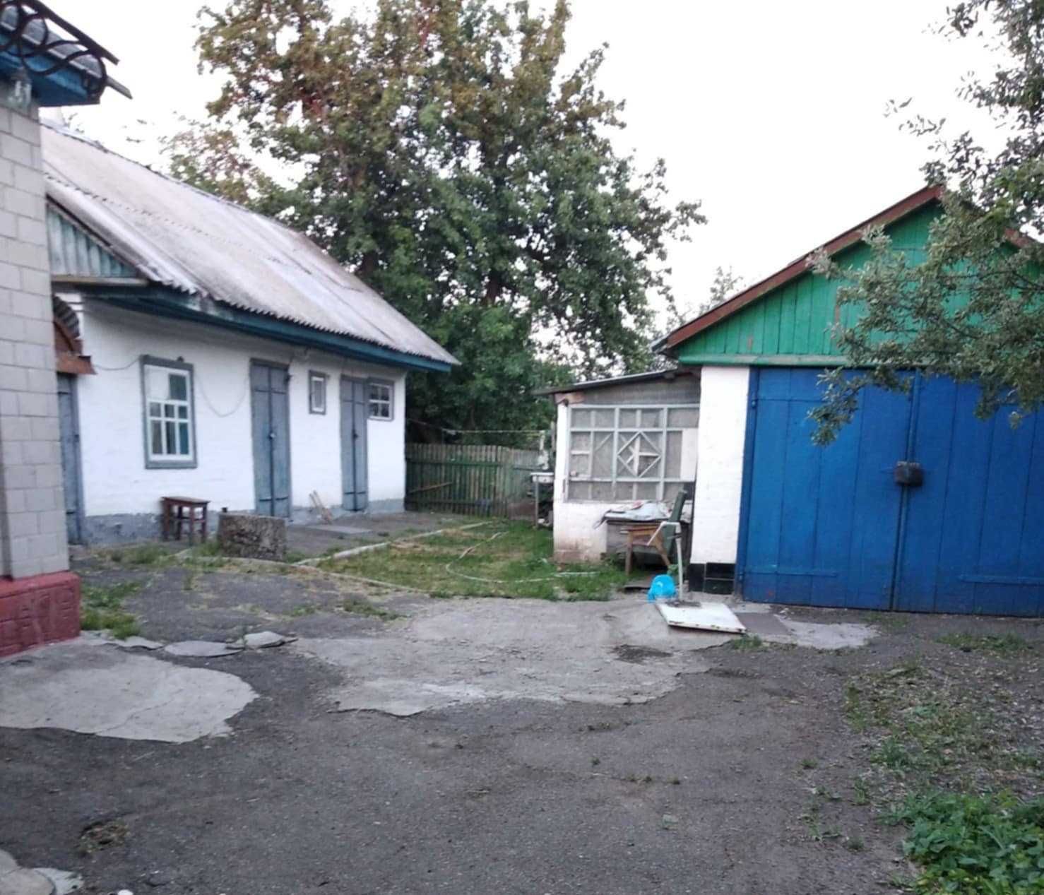 Продається будинок в смт. Чорнобай