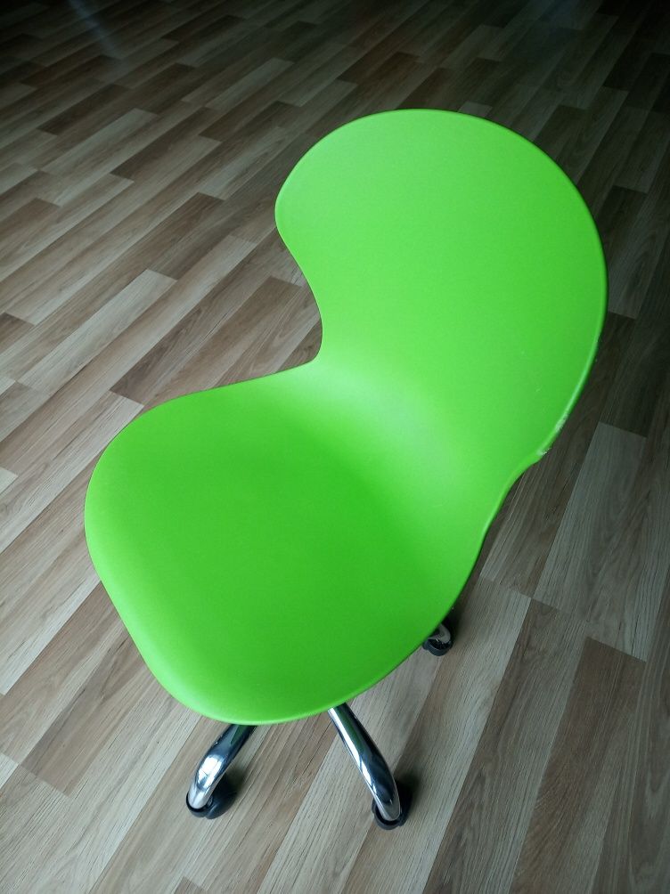 Krzesło do biurka dla dziecka zielone