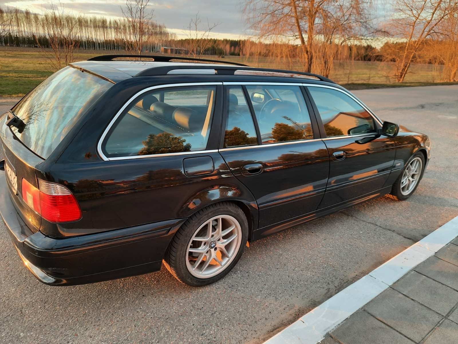 PILNIE Sprzedam samochód BMW E39 520i Touring w dobrym stanie