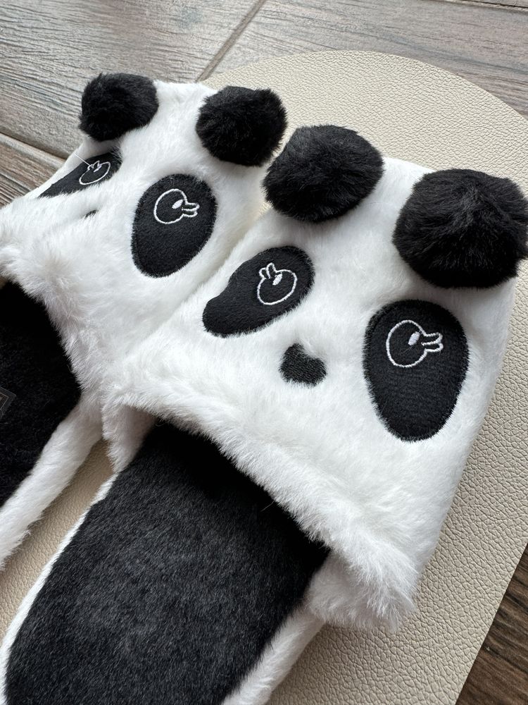 Puszyste kapcie panda