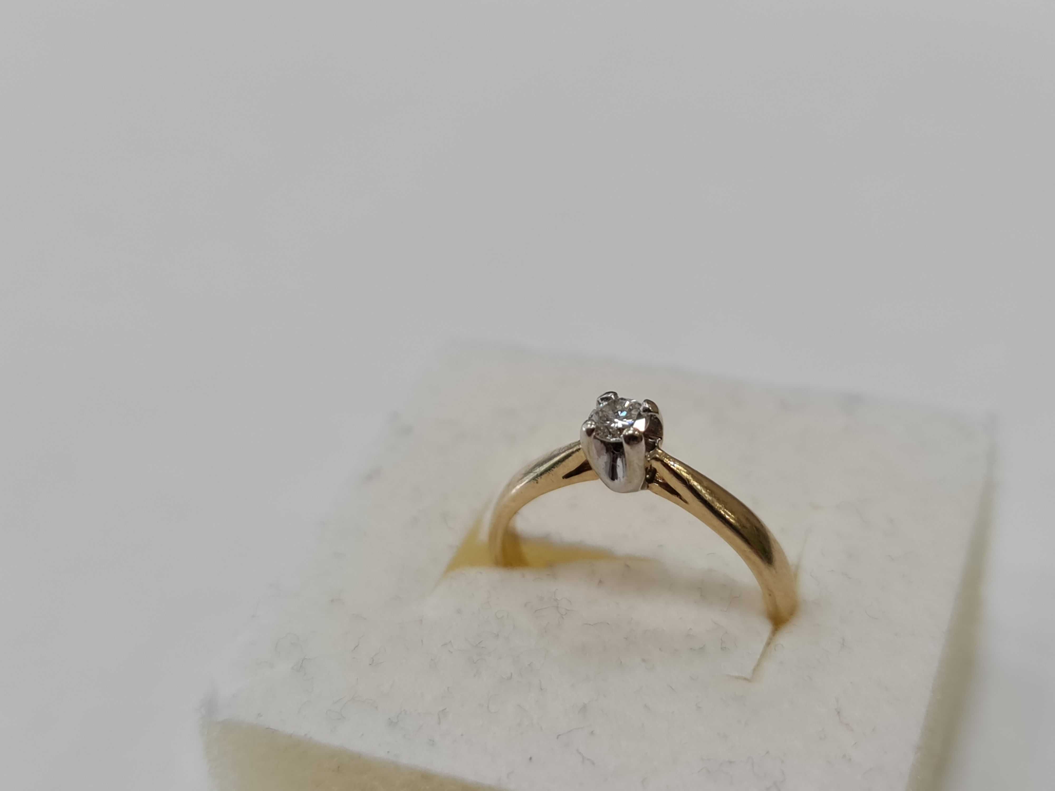 Złoty pierścionek/ 585/ 1.85 gram/ R9/ DIA 0.10 CT/ Brylant