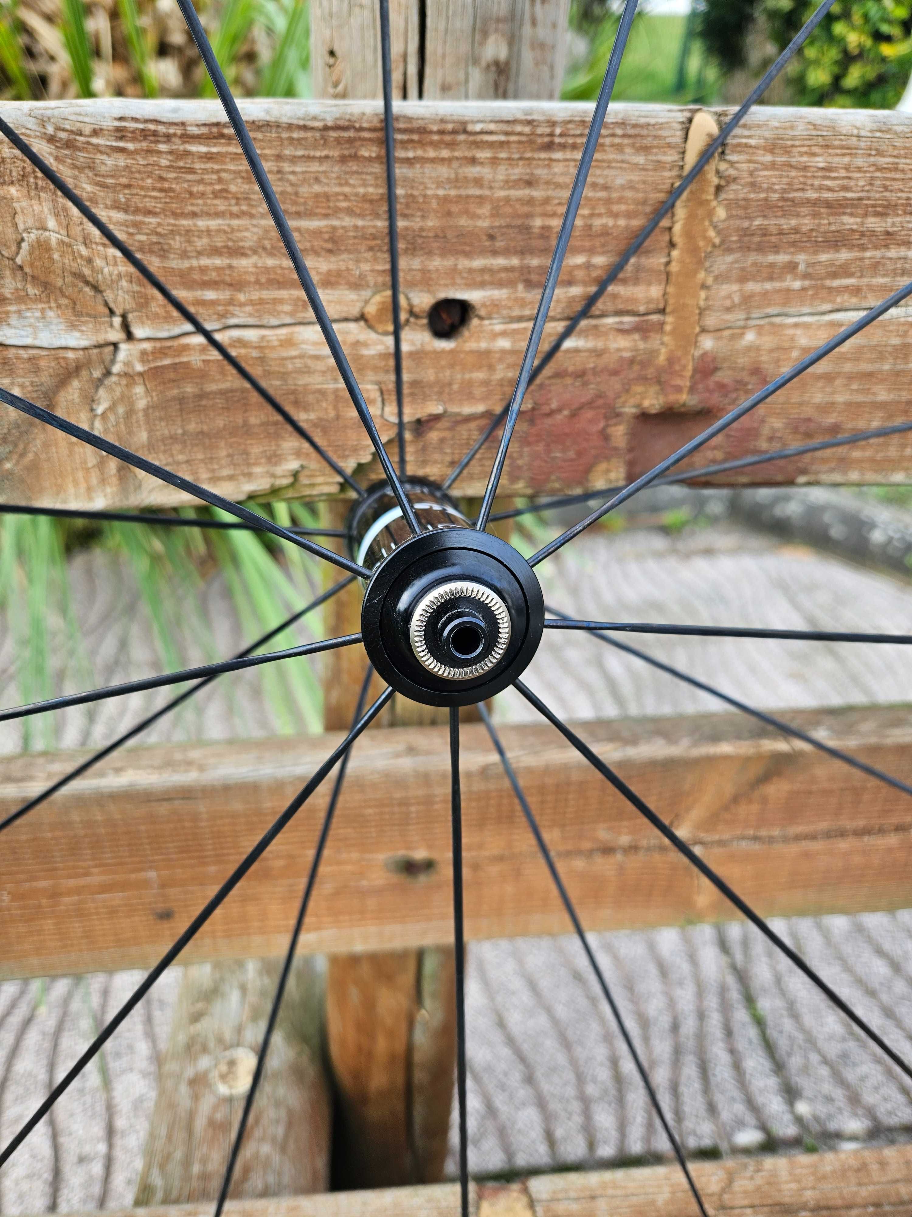 Rodas de Estrada em Carbono