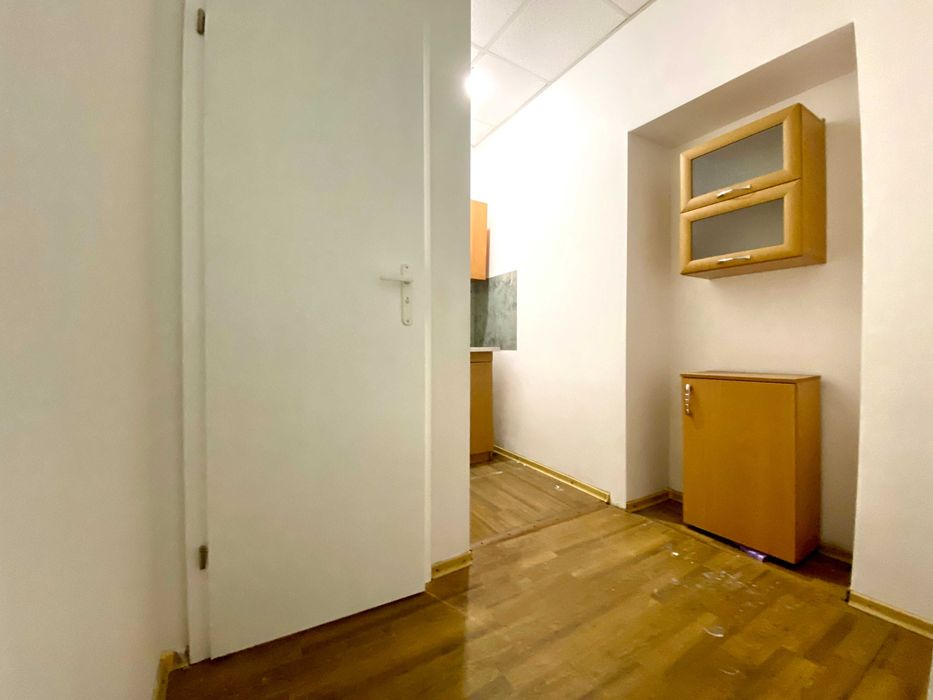 Комерційне дворівневе приміщення в центрі міста (вул. Перемоги).