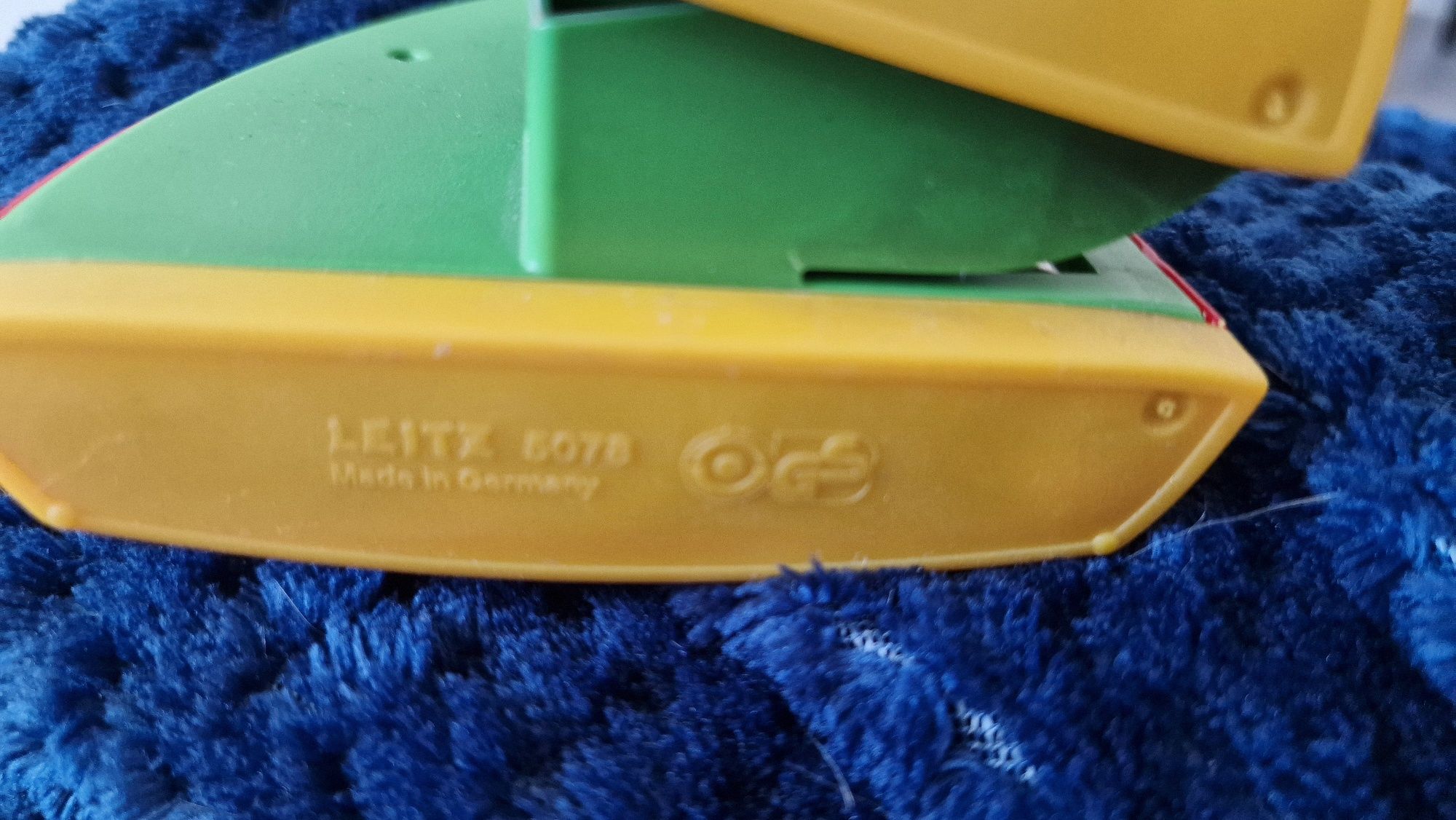 Dziurkacz LEITZ  czterokolorowy