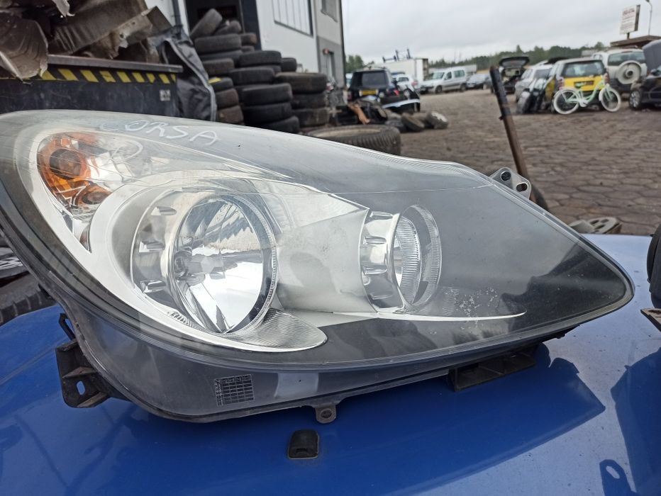 Opel corsa D lampa prawa lewa przód ładne okazja tanio