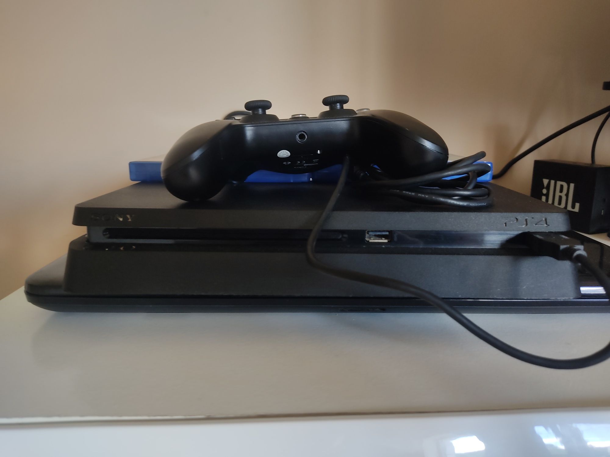 PS4 SLIM 1T, pad + HDMI + gry + kable