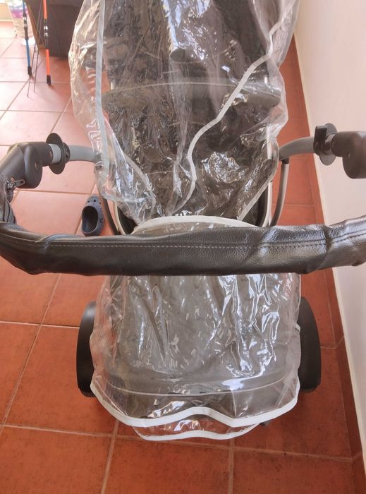 Carrinho de bebé dois assentos