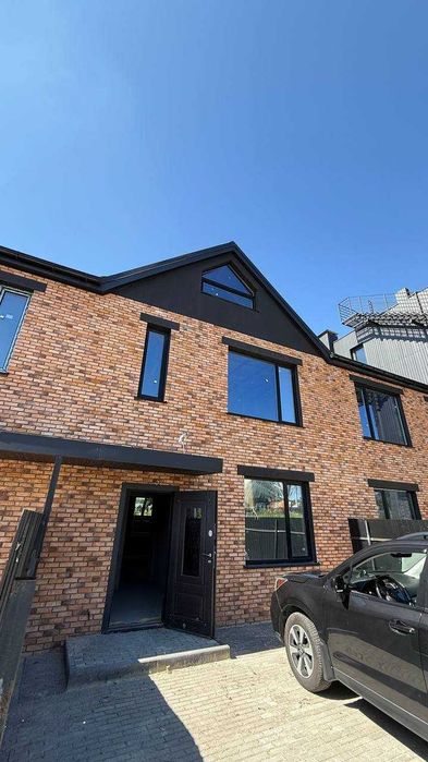 Таунхаус з ремонтом (під чистове оздоблення) в Ірпені.