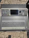 Mesa de som Roland M400