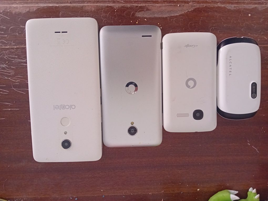 4 telemóveis para peças