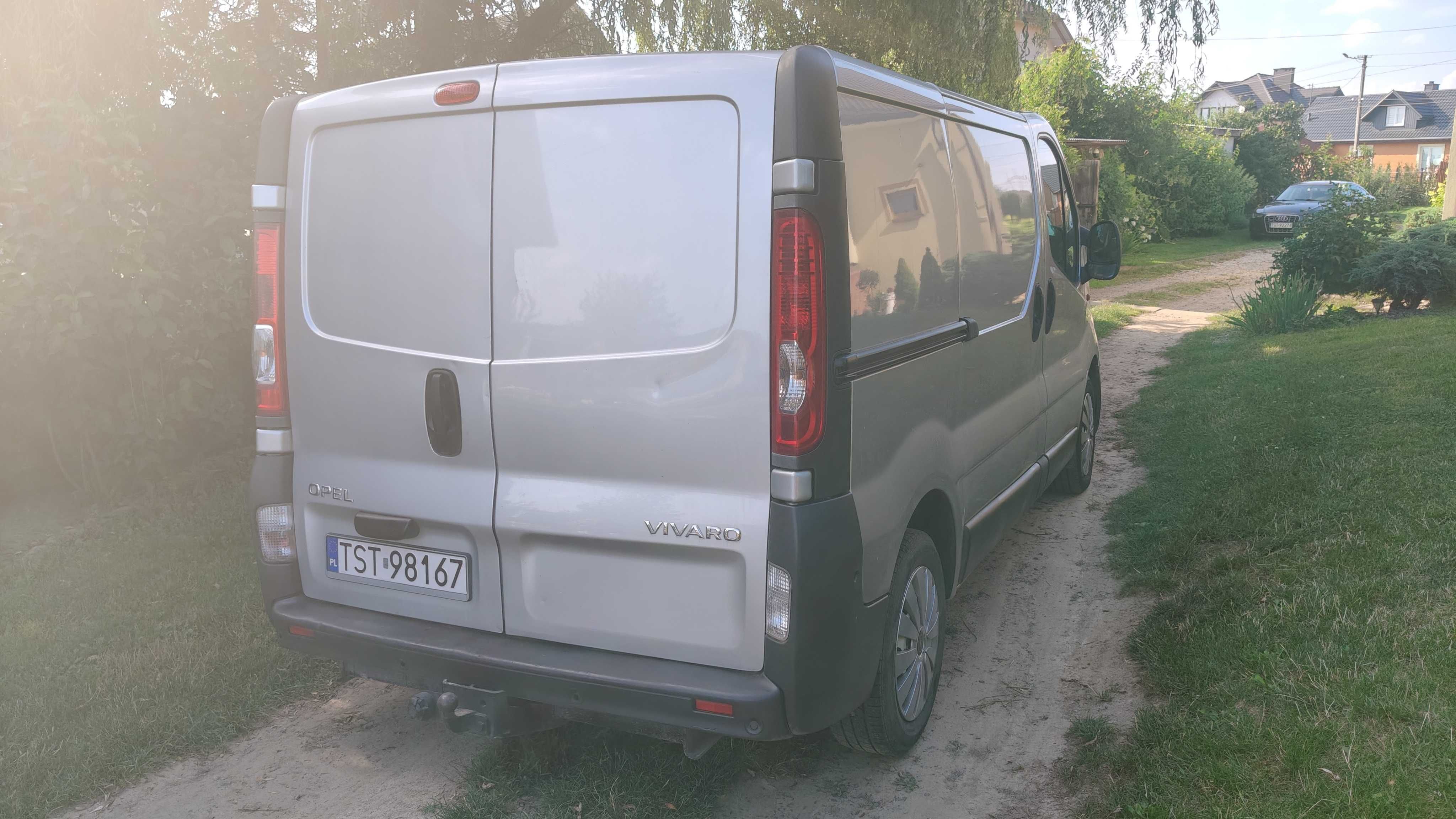 Opel Vivaro 2.0 / Hak / 3 osobowy / L1 H1 / Od osoby prywatnej