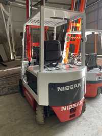 Empilhador Nissan elétrico de 2500 kgrs bateria nova e garantia