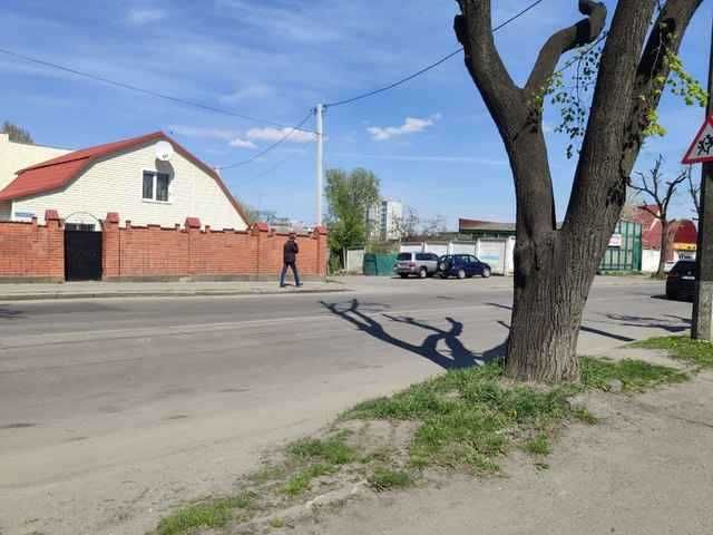 Продається комерційне приміщення окреме + земля, парковка Н