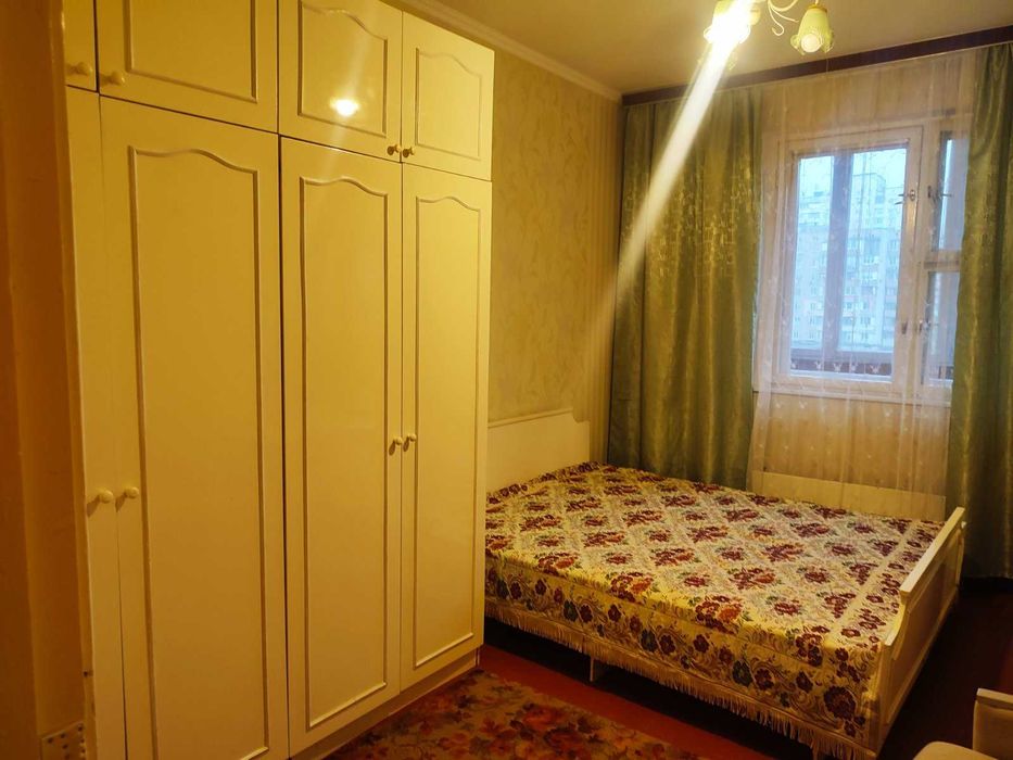 2 кімнатна, Бажана 5а, ГАЗ, тихий двір, метро Харківська -5хв пішки