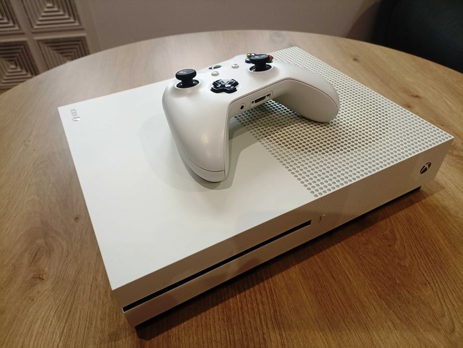 Xbox One S + Pad