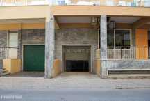 Garagem Ampla no Centro da Costa da Caparica – 710 m² | Arrendamento c