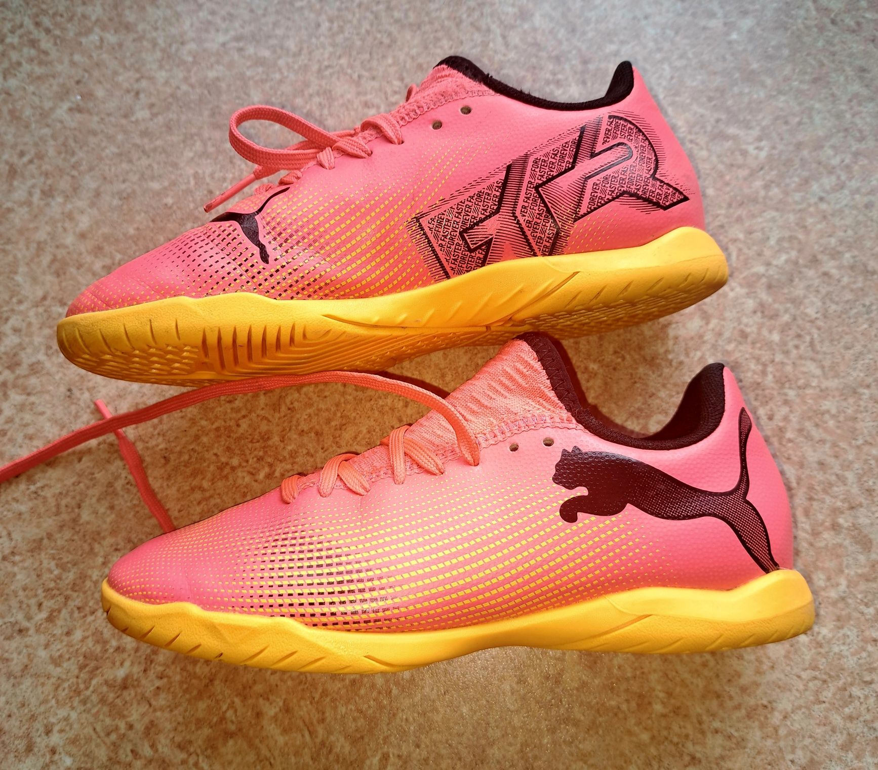 Adidasy, halówki,Puma Future 7 Play IT Jr.roz 32

Rozm