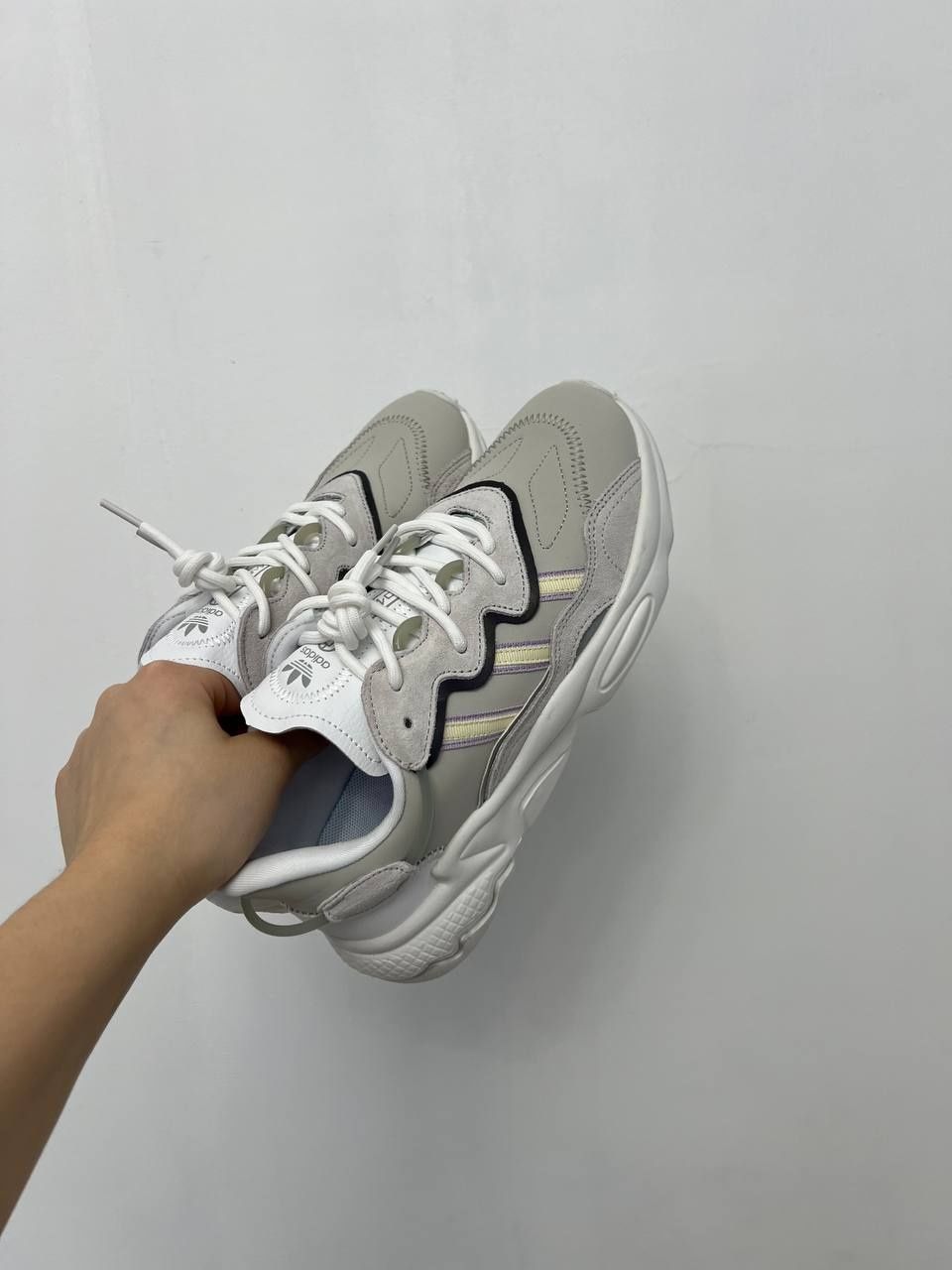 Жіночі кросівки Adidas Ozweego