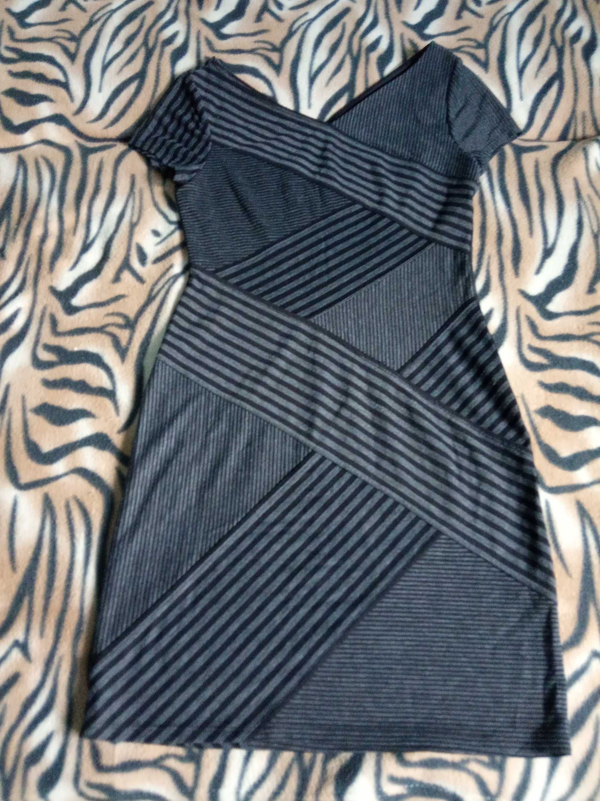 Ciemno szara mini sukienka S z boku suwak elegancka wizytowa