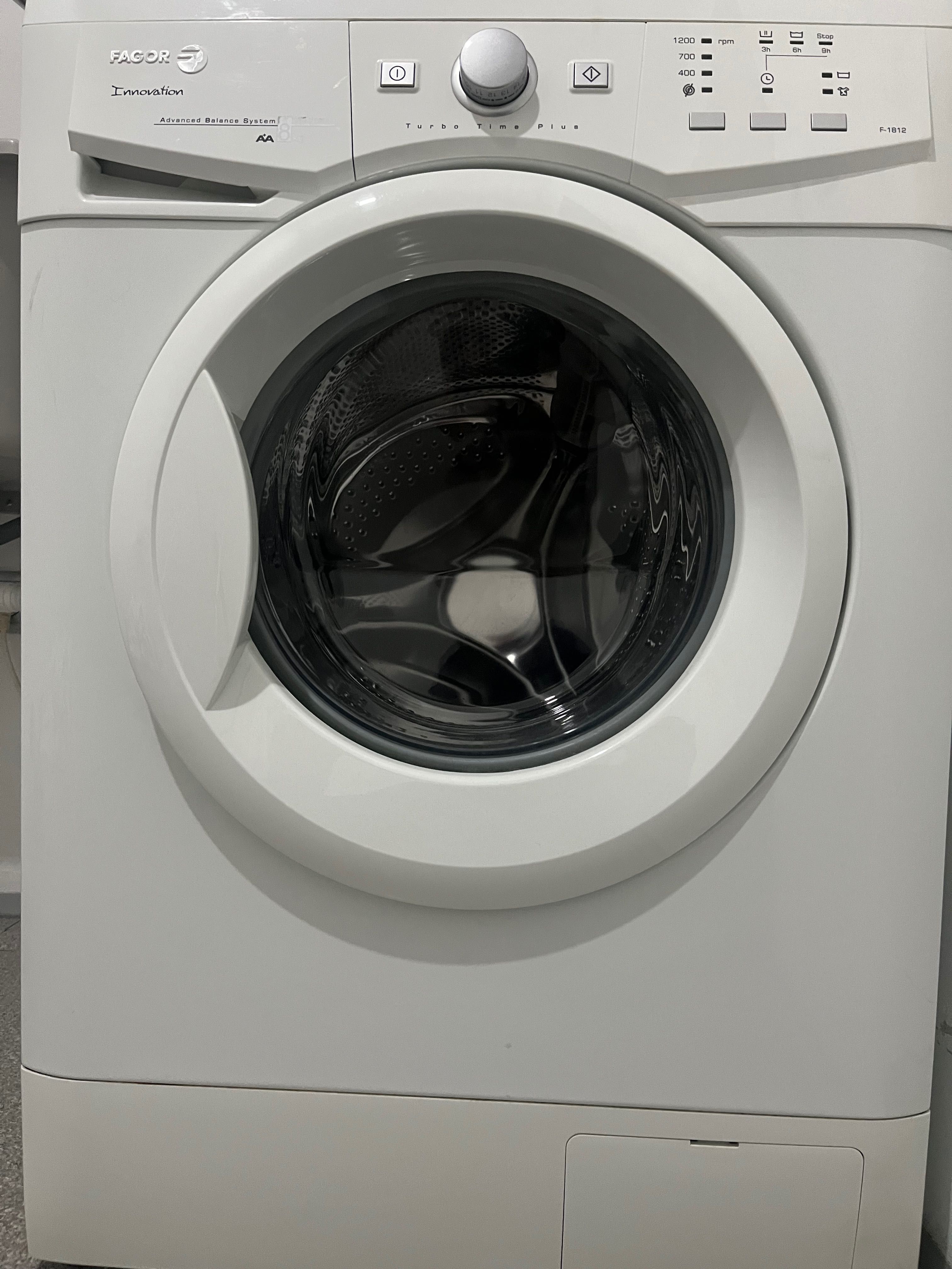 Máquinas de lavar e secar roupa