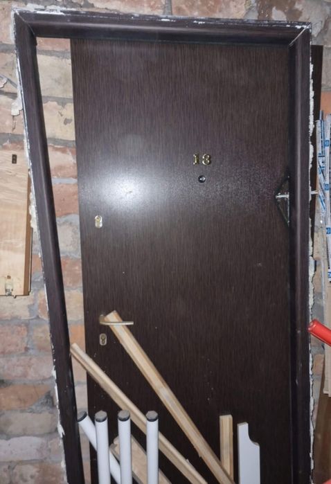 Drzwi zewnętrzne z futryną drewniane rozmiar 90 prawe