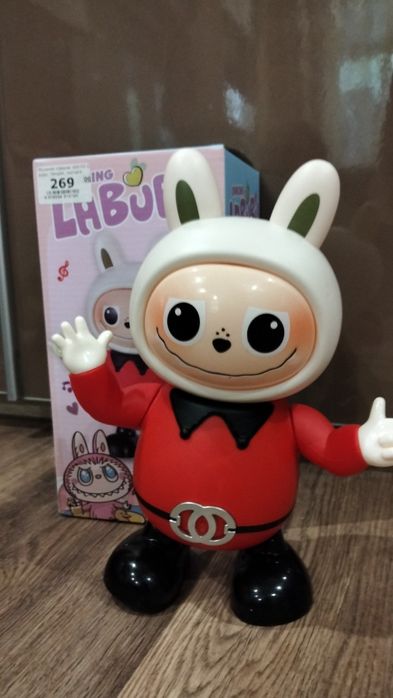 Лабубу, танцює, музична, Labubu