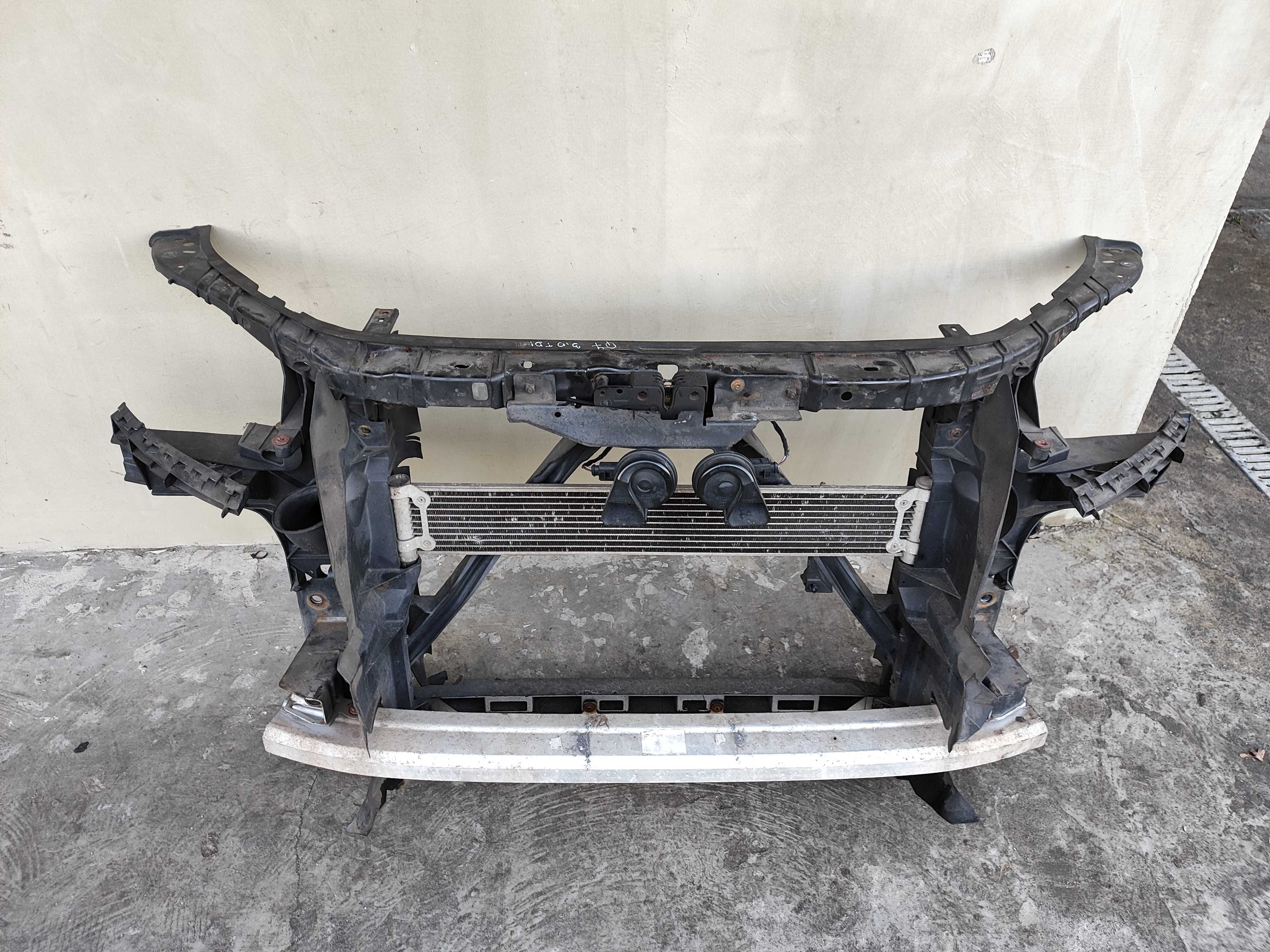 Audi Q7 3.0 TDI pas przedni wzmocnienie