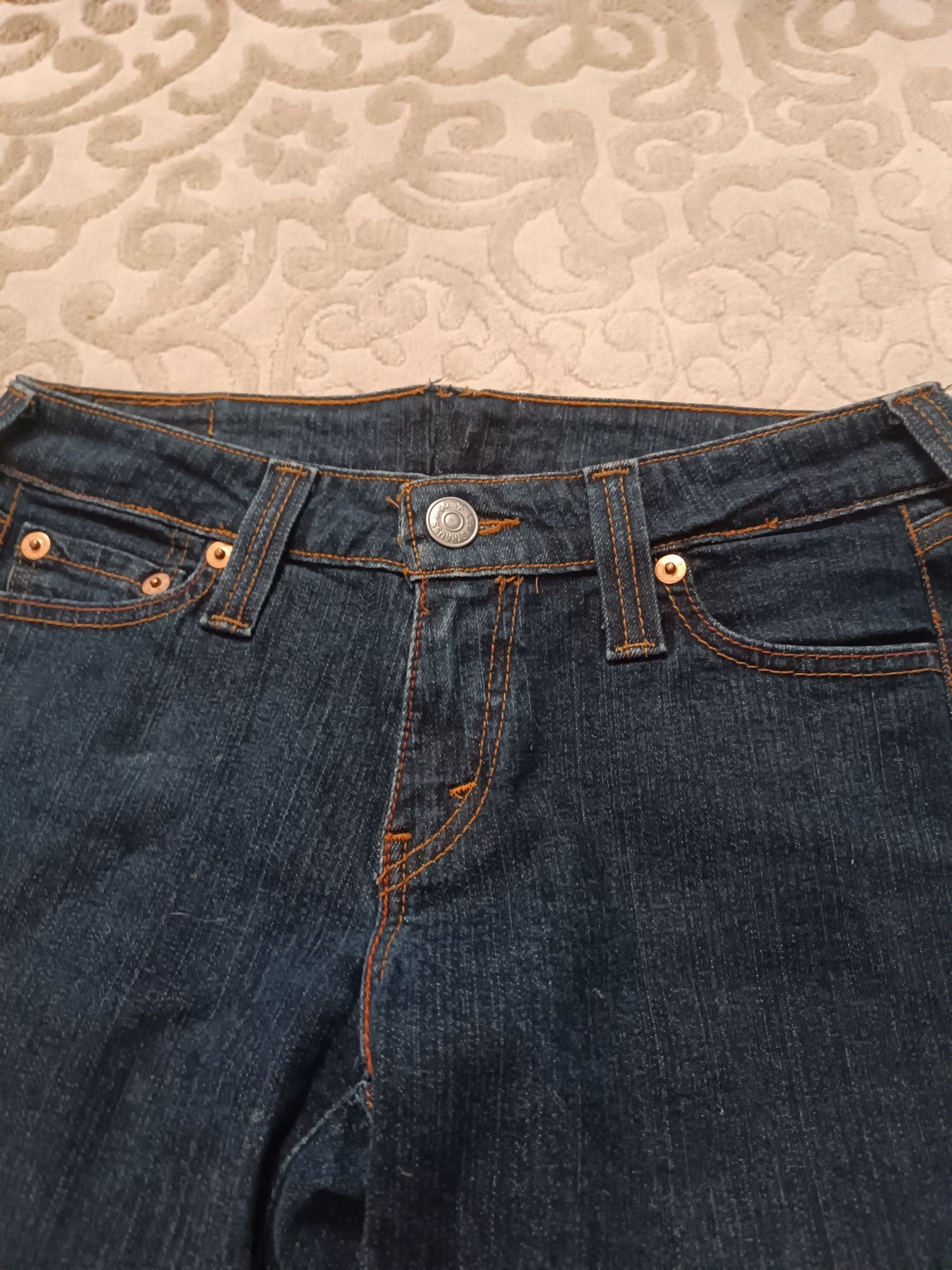 Джинси Levi's ..