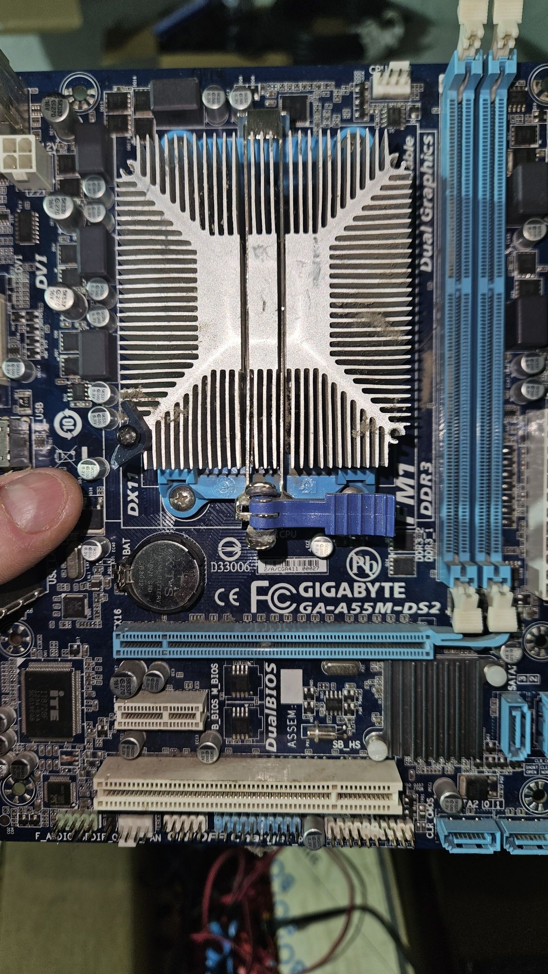 Материнская плата sFM2+.
В основном идут FM2+. В комплекте мат